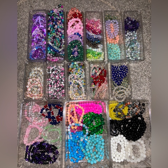 Selling Glass bracelets and containers comes with it! - Picture 1 of 4